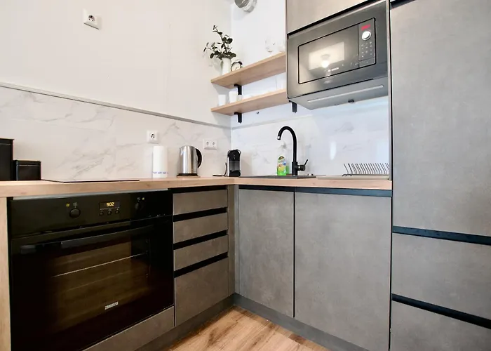 Premium By Hi5 - - Jewish Quarter